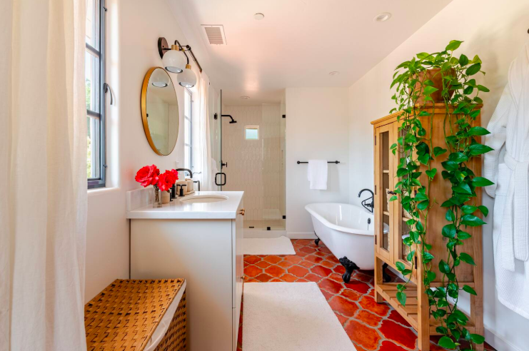 P King bath - bedroom 3.png