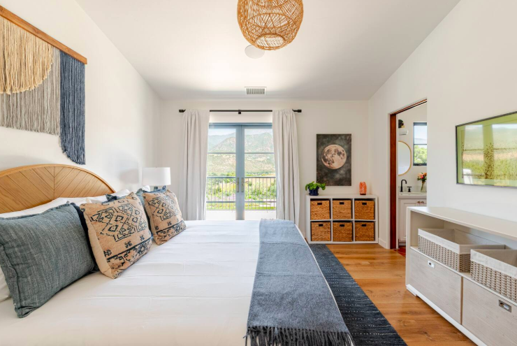 Bedroom 3 - p king + p bath.png