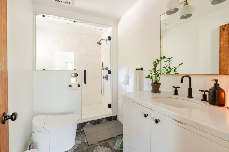 Bedroom 4 - queen p bath.png