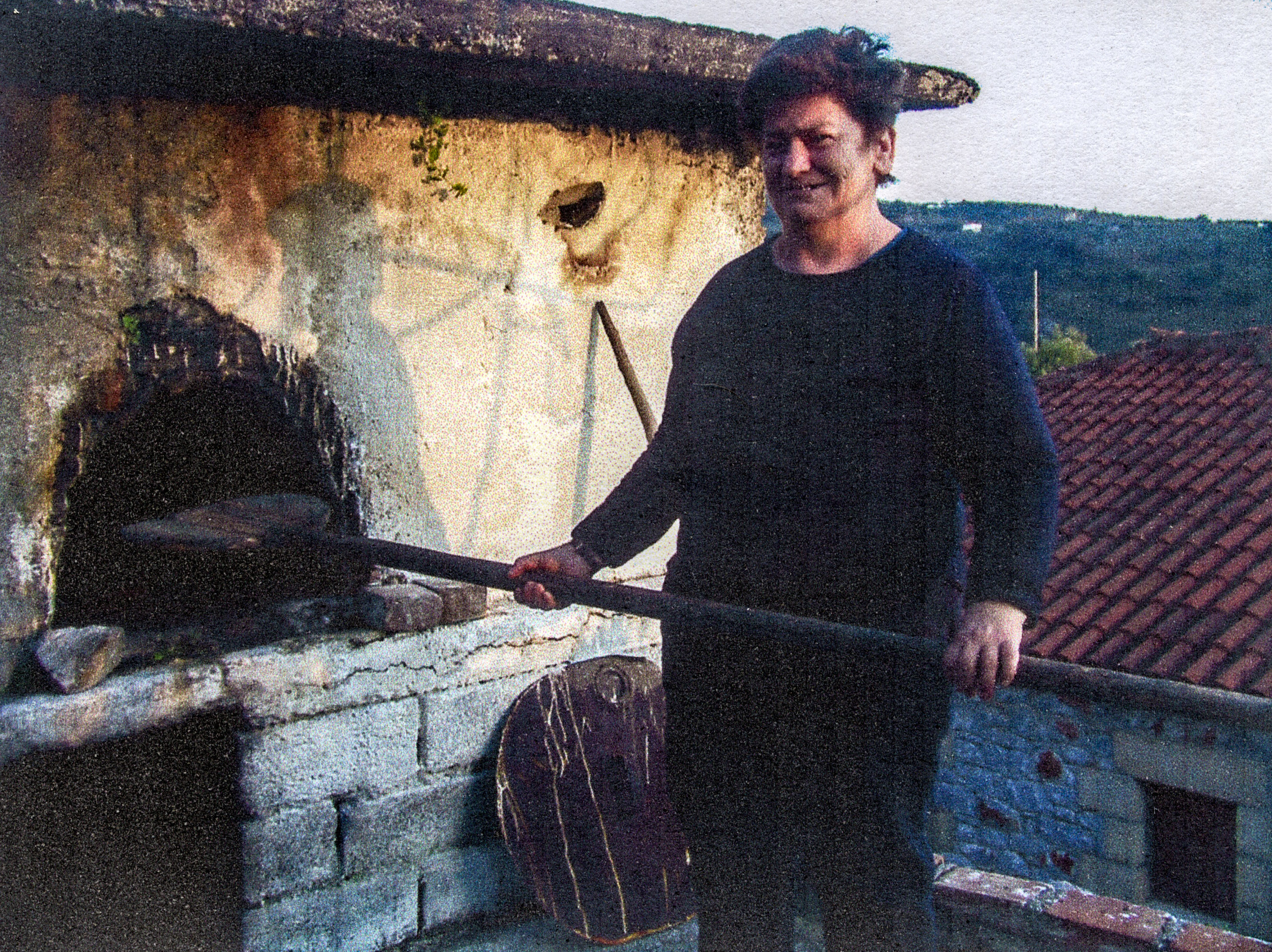 Dina, Niko's daughter, using the fournos