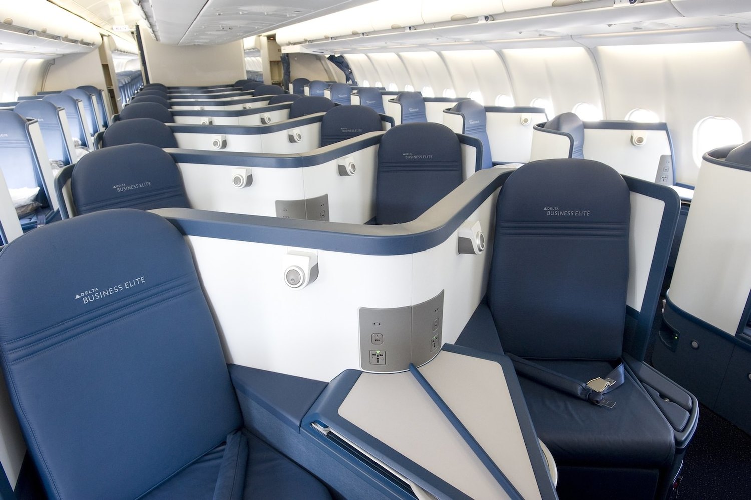 Delta One Seats Airbus A330 300 Elcho Table