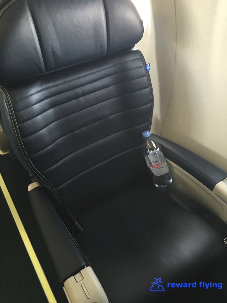Embraer 175 United First Class
