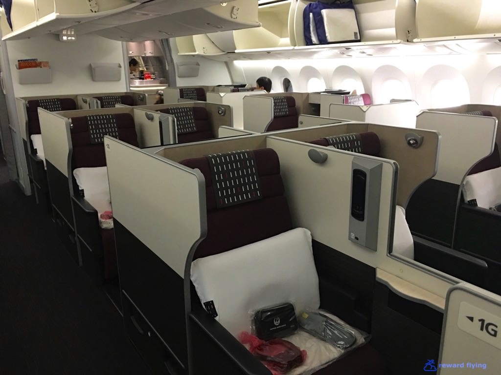 Japan Airlines Sky Suite Business Class Review (787-8) Osaka to Los Angeles  - TravelUpdate