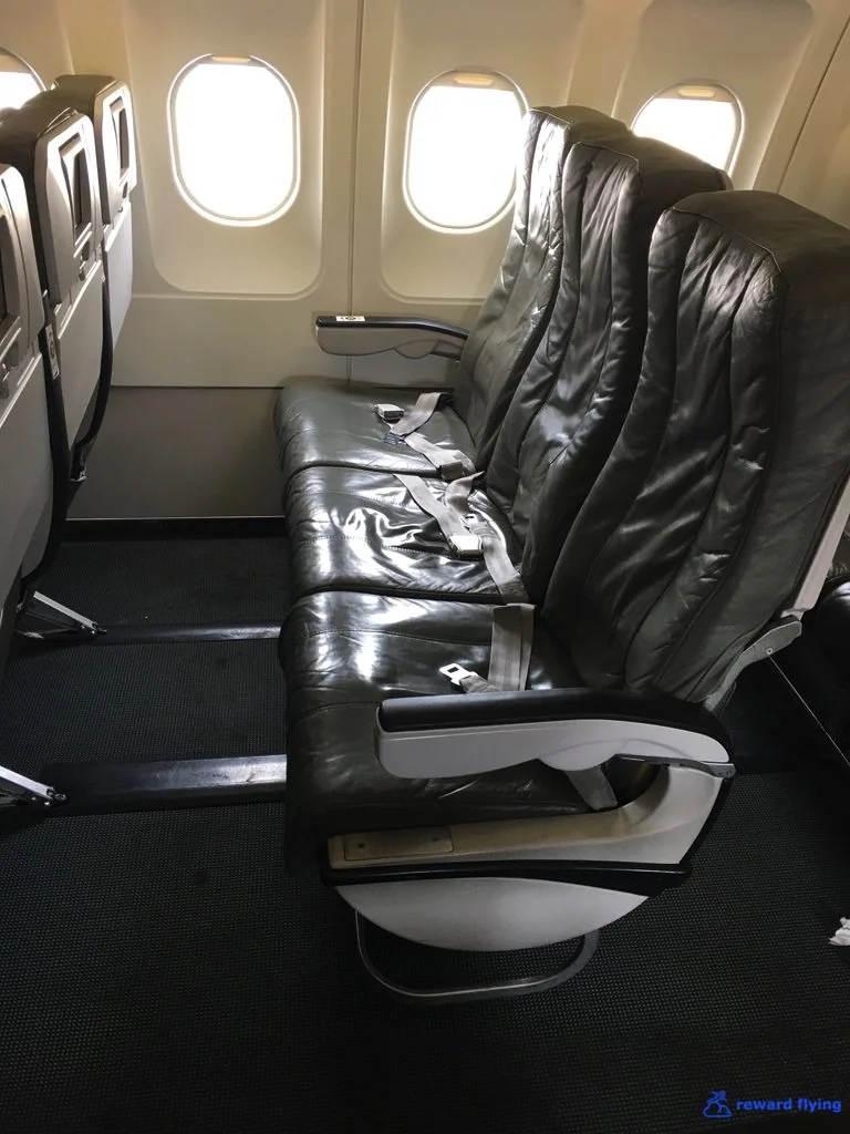 B6906 Seat LegRoom 2.jpg