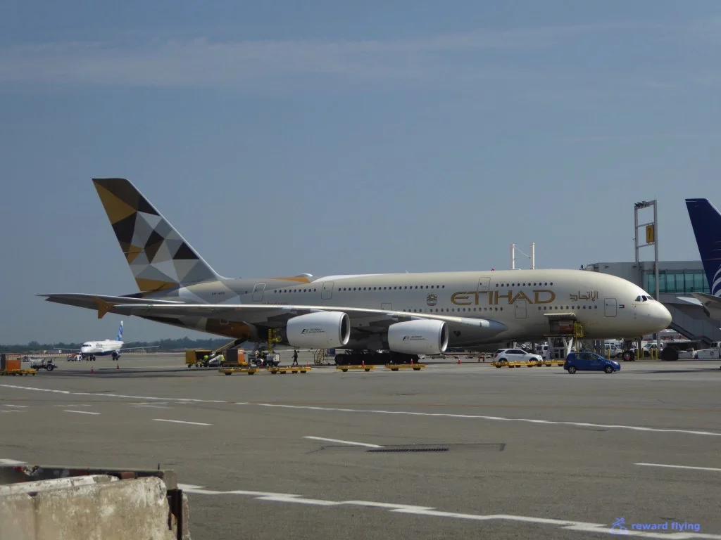 B6906 Scenic JFK EY1.jpg