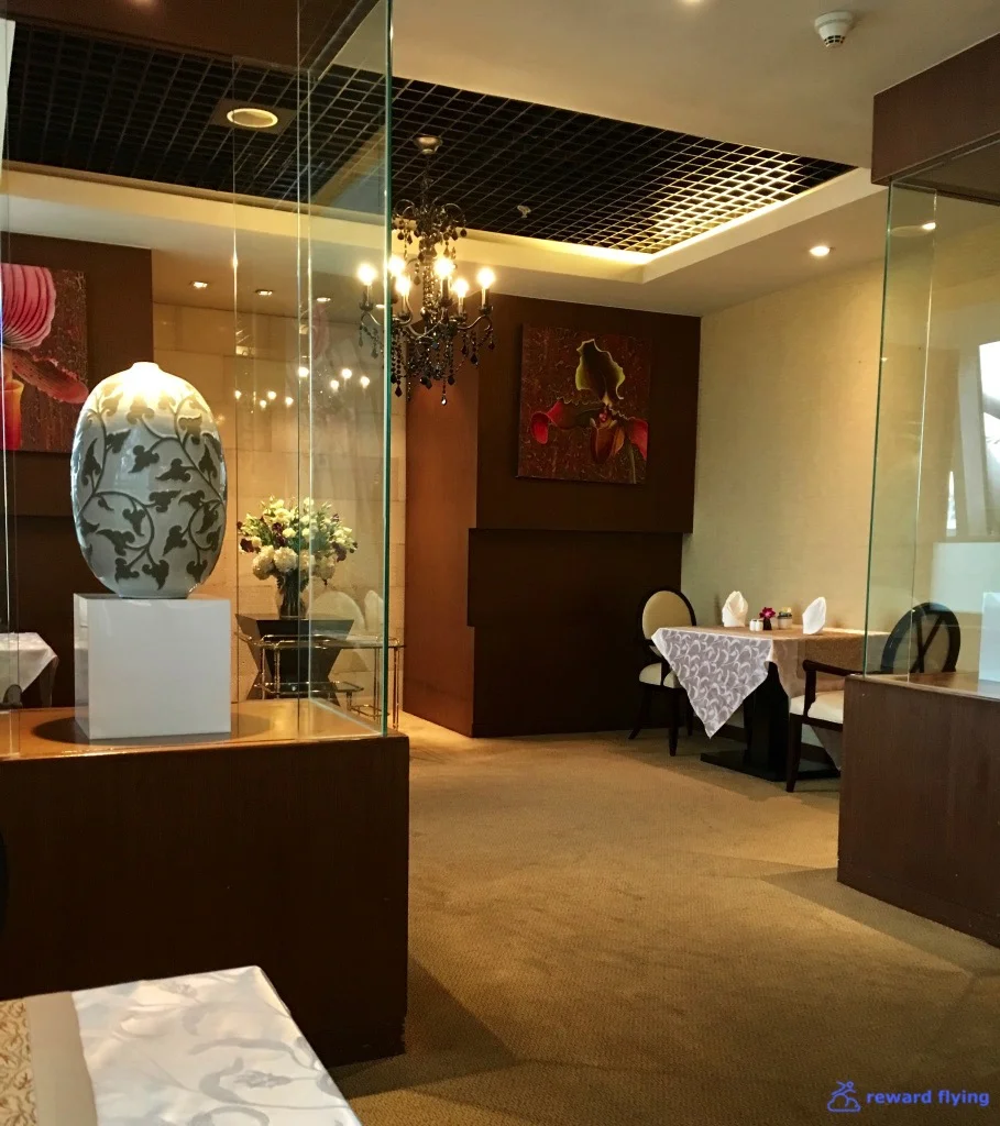 BKKRFL Room Dining 1.jpg