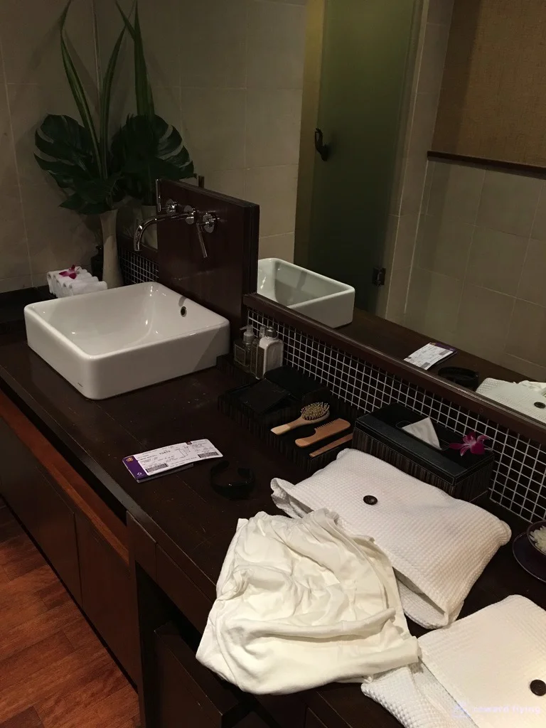 BKKRFL Spa Chg room 1.jpg