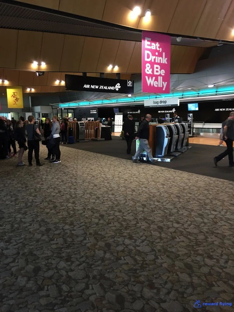 JQ258 Airport 3.jpg