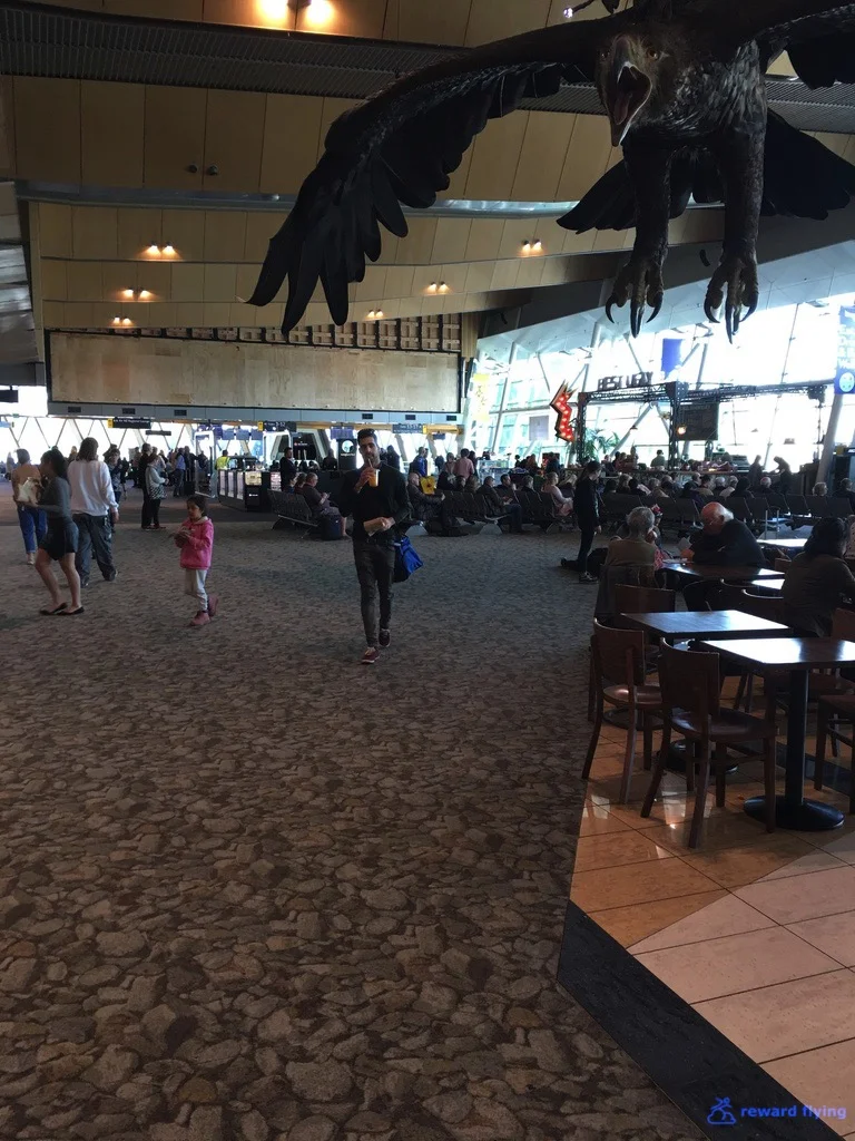JQ258 Airport 4.jpg