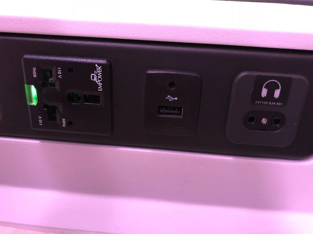 JL711 Seat Power .jpg