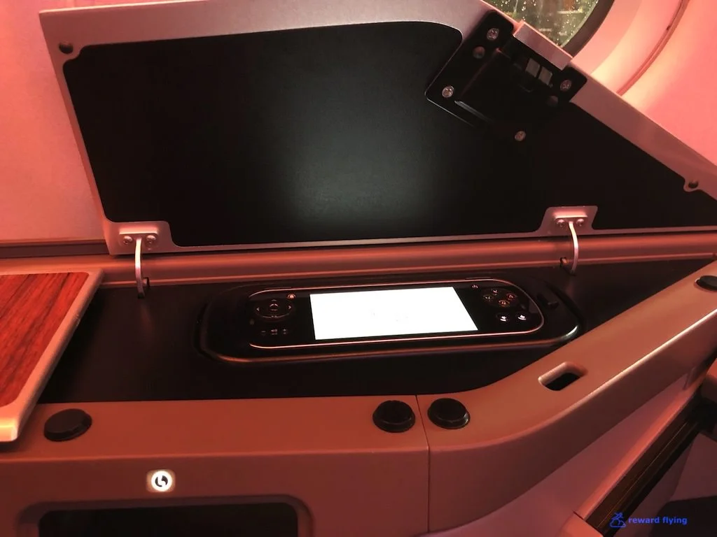 GA870 Seat Acc 5 IFE.jpg