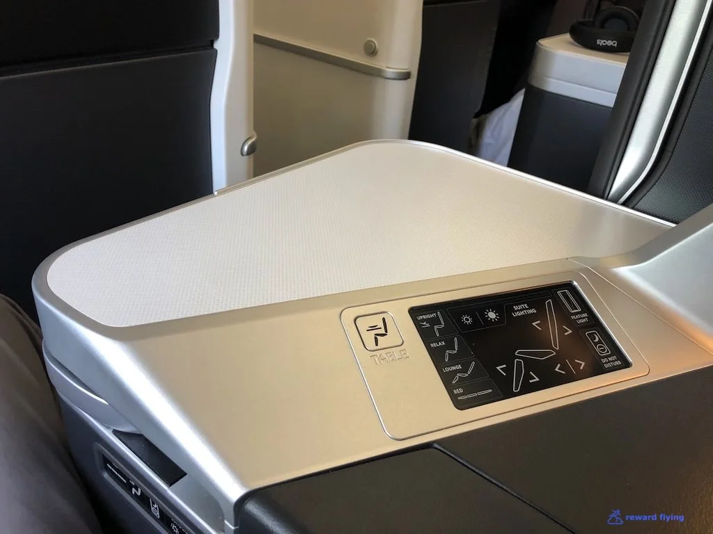 DL158 Seat Side table.jpg