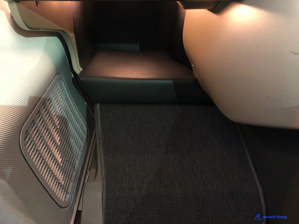 QF906 Seat Foot Rest 1.jpg