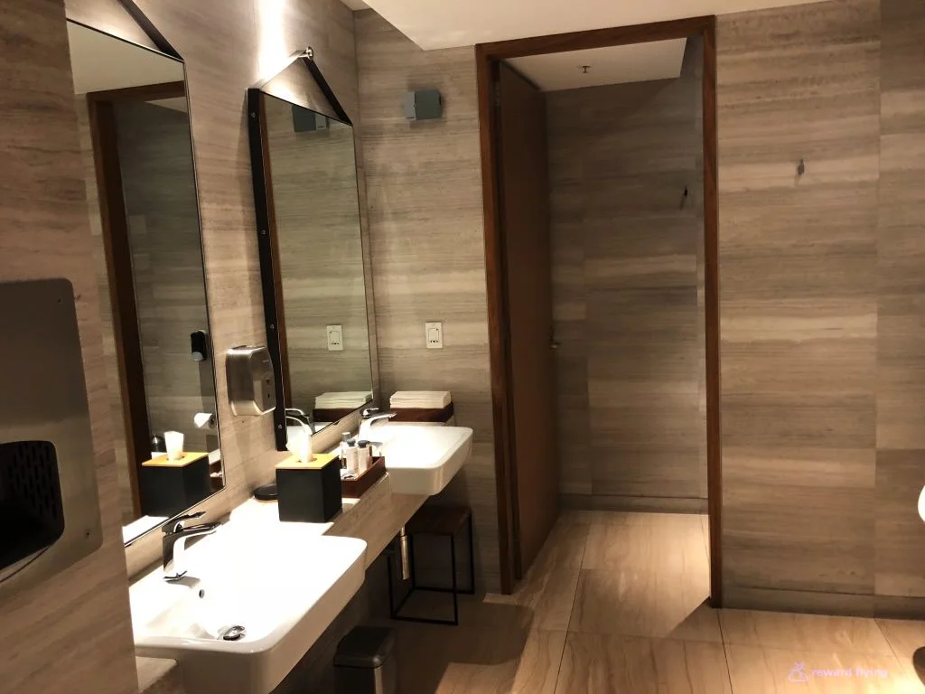 SQ222 Lge Shower 2.jpg