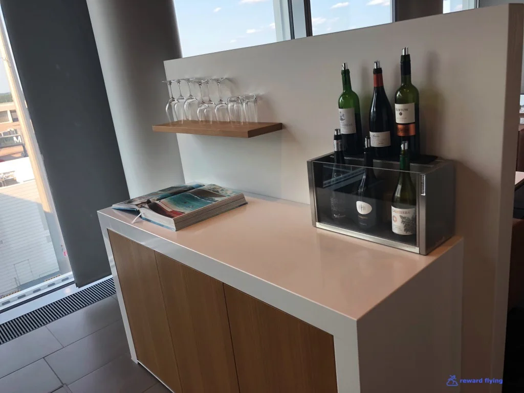 LH MUC FCL Wine bar 1.jpg