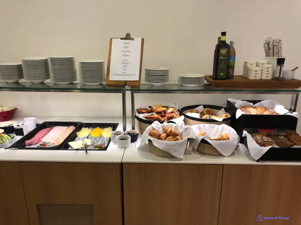 SQ26 Lounge Food 5.jpg