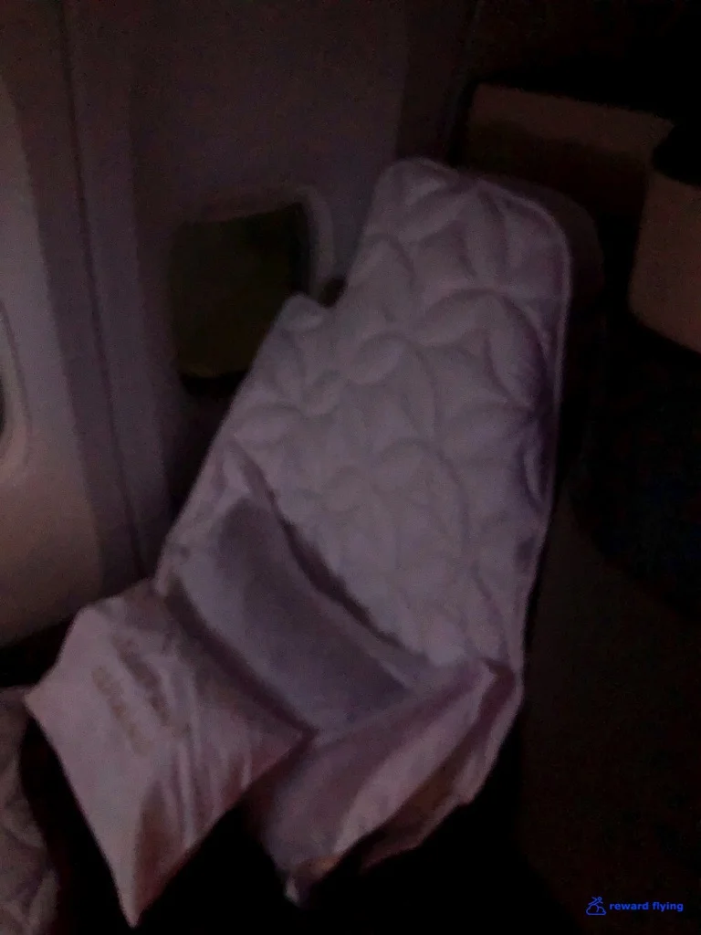 QR726 Seat Sleep 2.jpg