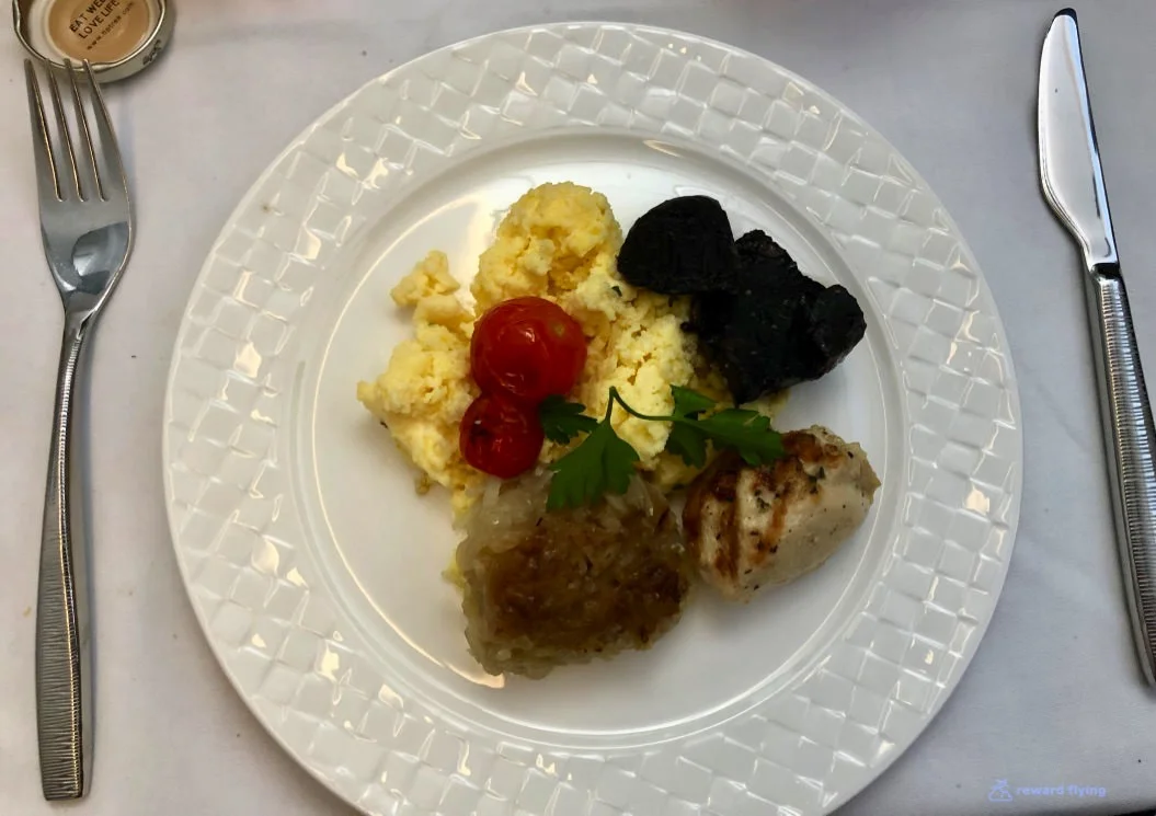 QR944 Food Brk 6.jpg