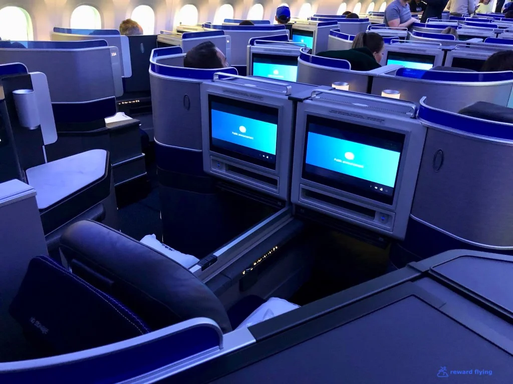 UA2418 Cabin Center Seats Forward.jpg