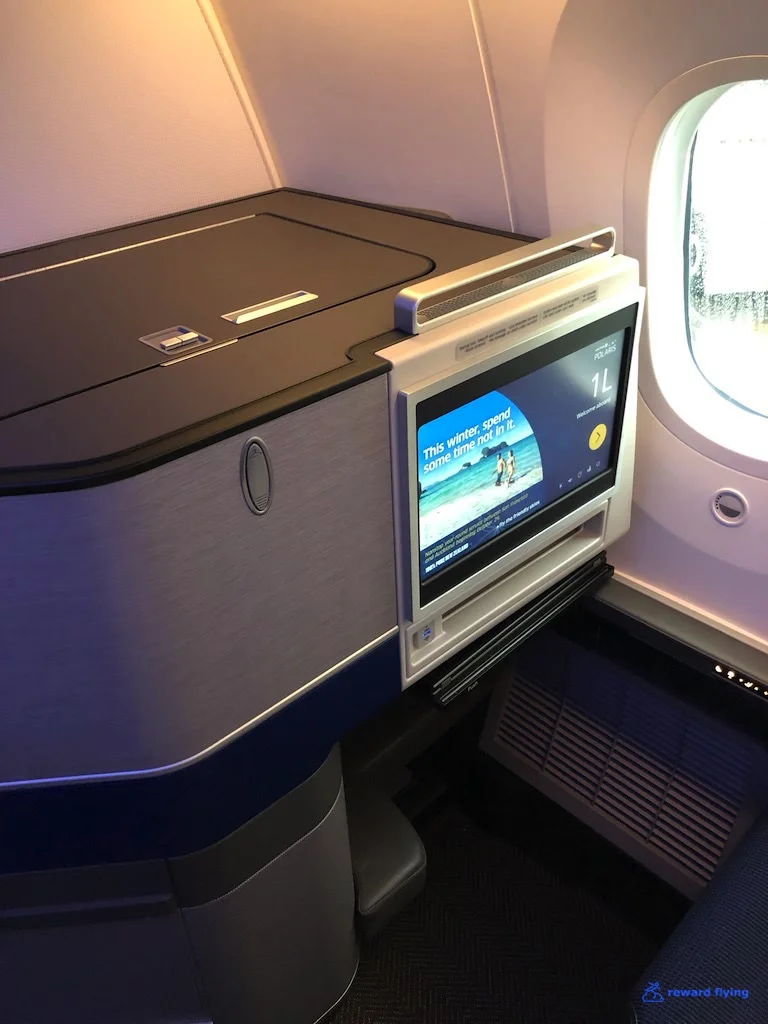 UA2418 Seat 1L 3.jpg