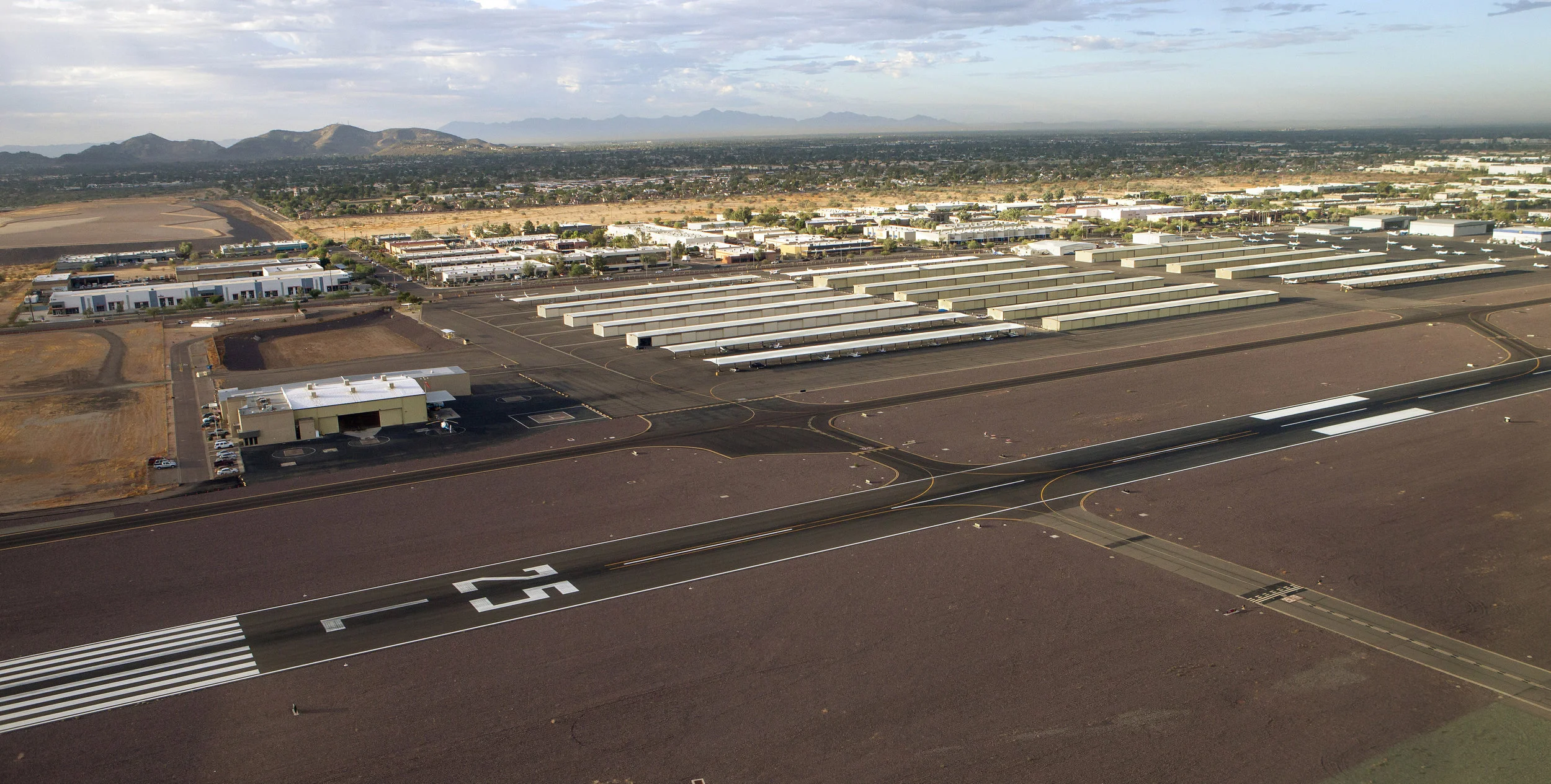 Runway25L.jpg