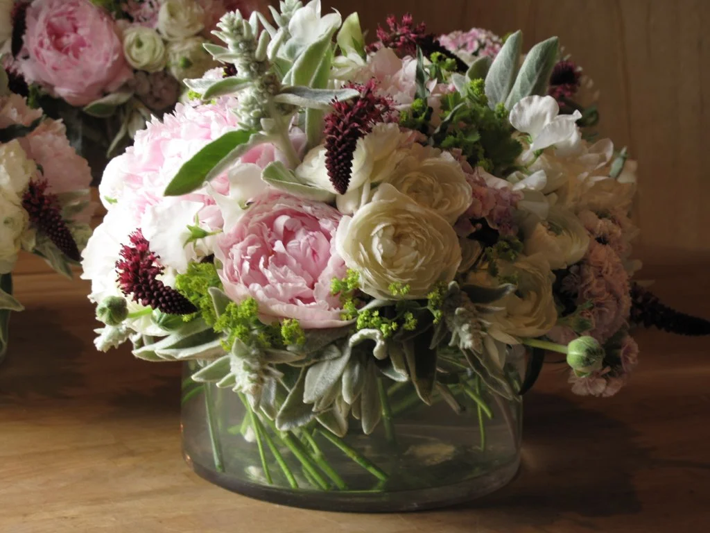 large-centerpieces-in-soft-late-spring-tones_6949854289_o.jpg