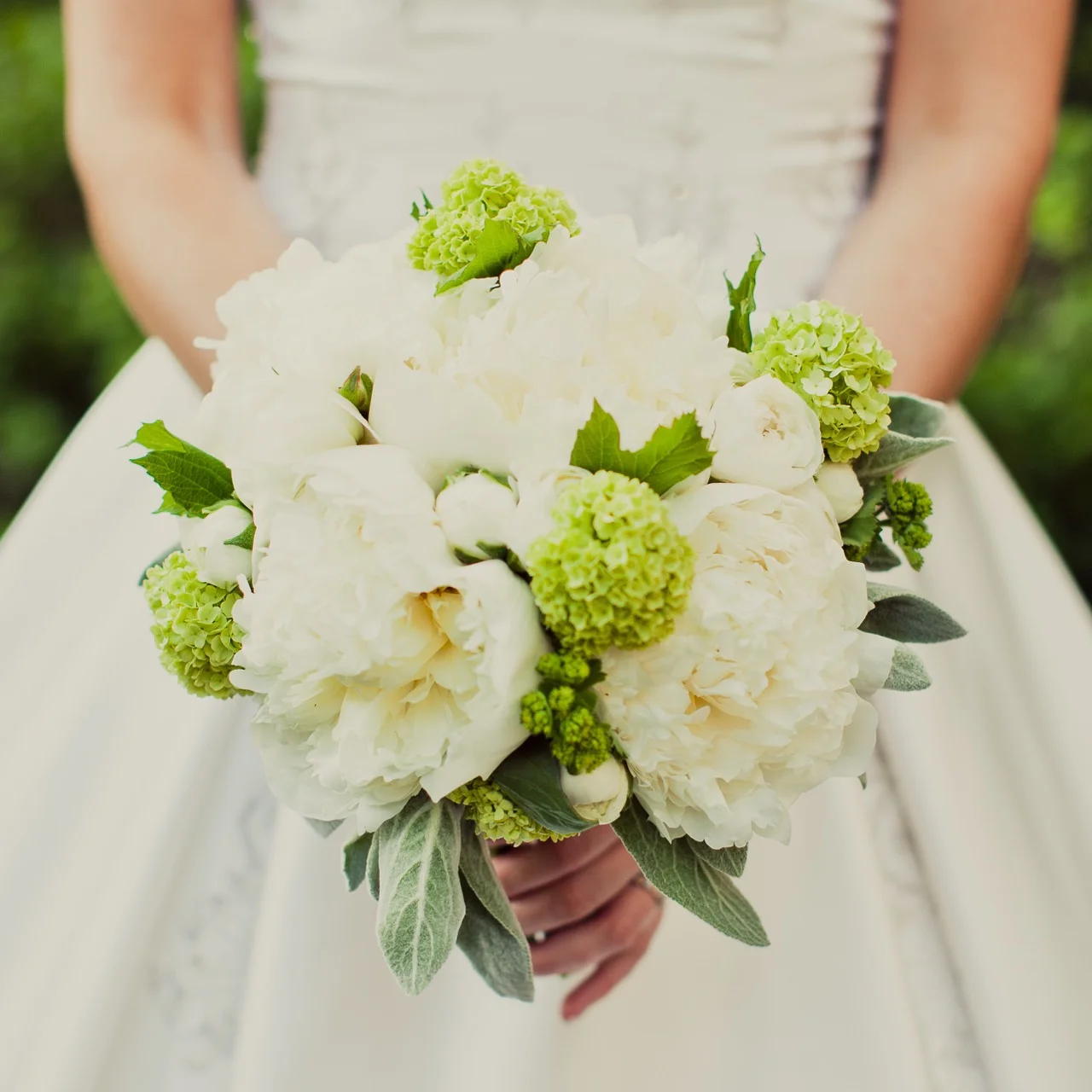 white-and-soft-greens-spring-bouquet_16045030018_o.jpg