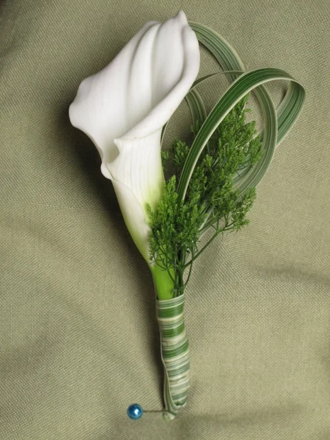 calla-boutonniere_4340734736_o.jpg