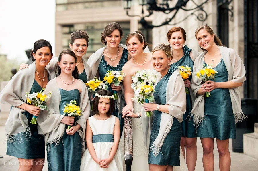 yellow-and-white-bridesmaids-bouquets_16045390730_o.jpg