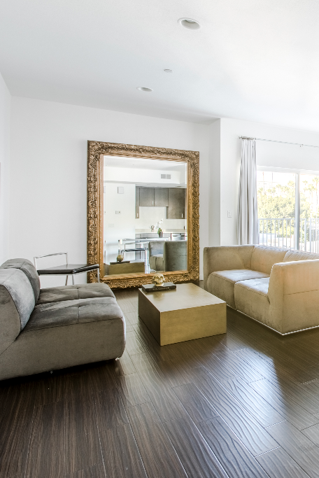 Hollywood- Airbnb Phototshoot pic 1 .png