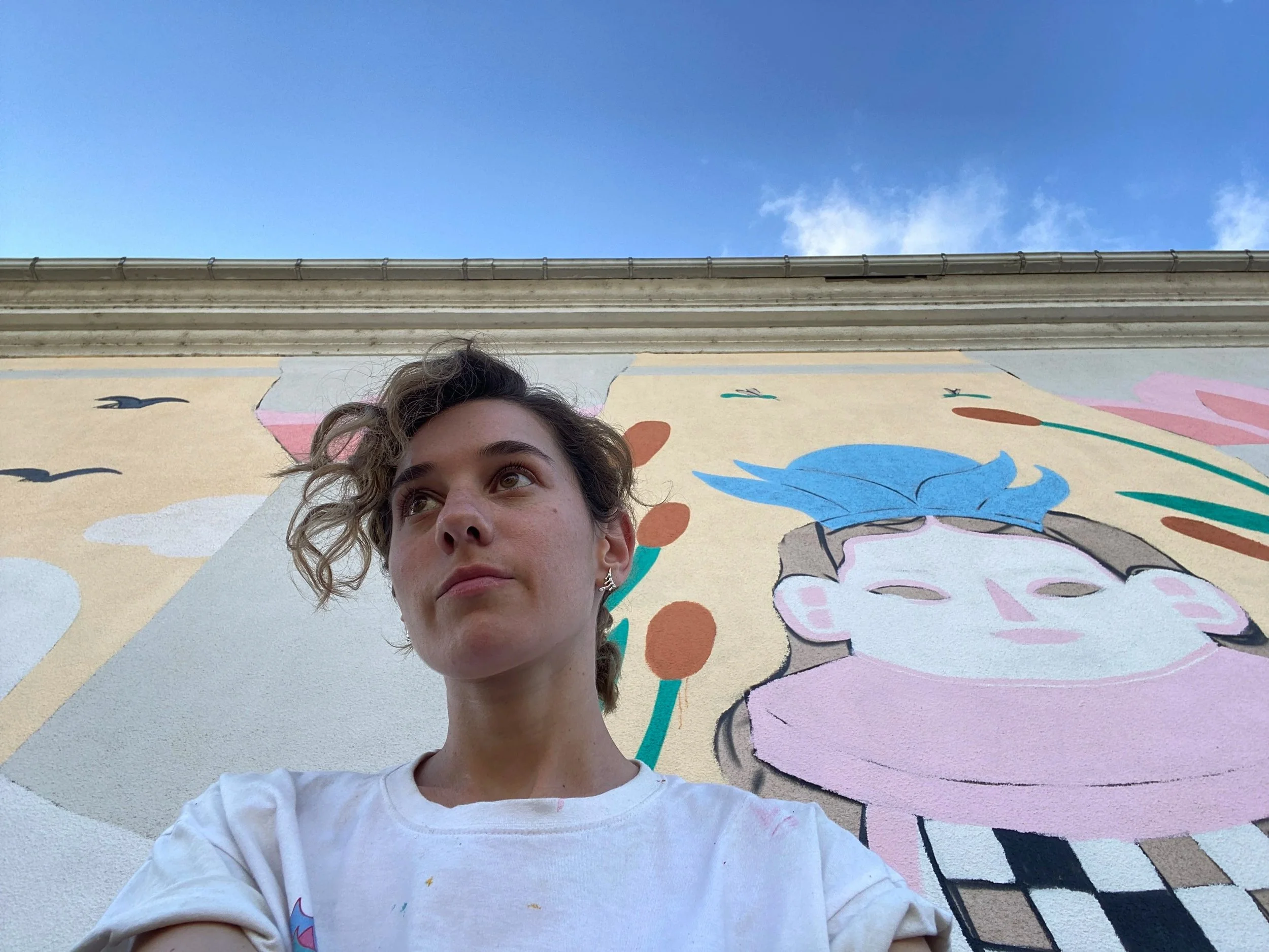 Self-portrait in front of the mural "Medea's Legacy" - Masholand