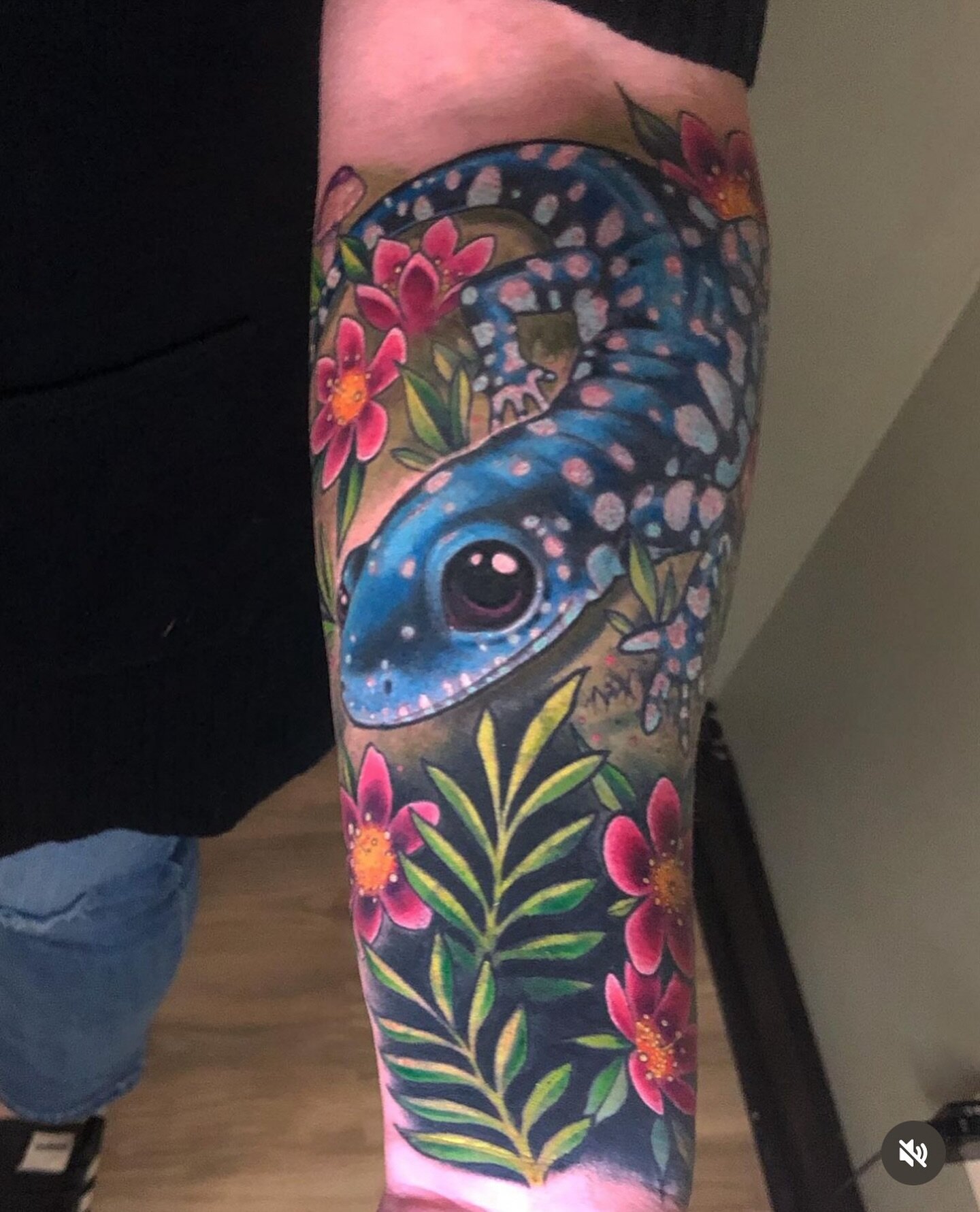 Blue spotted salamander done by @_poop_taker 

Book with Tim - pooptakertattoomaker@gmail.com