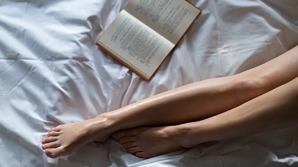 How Reading and Listening Before Bed Helps You Sleep
