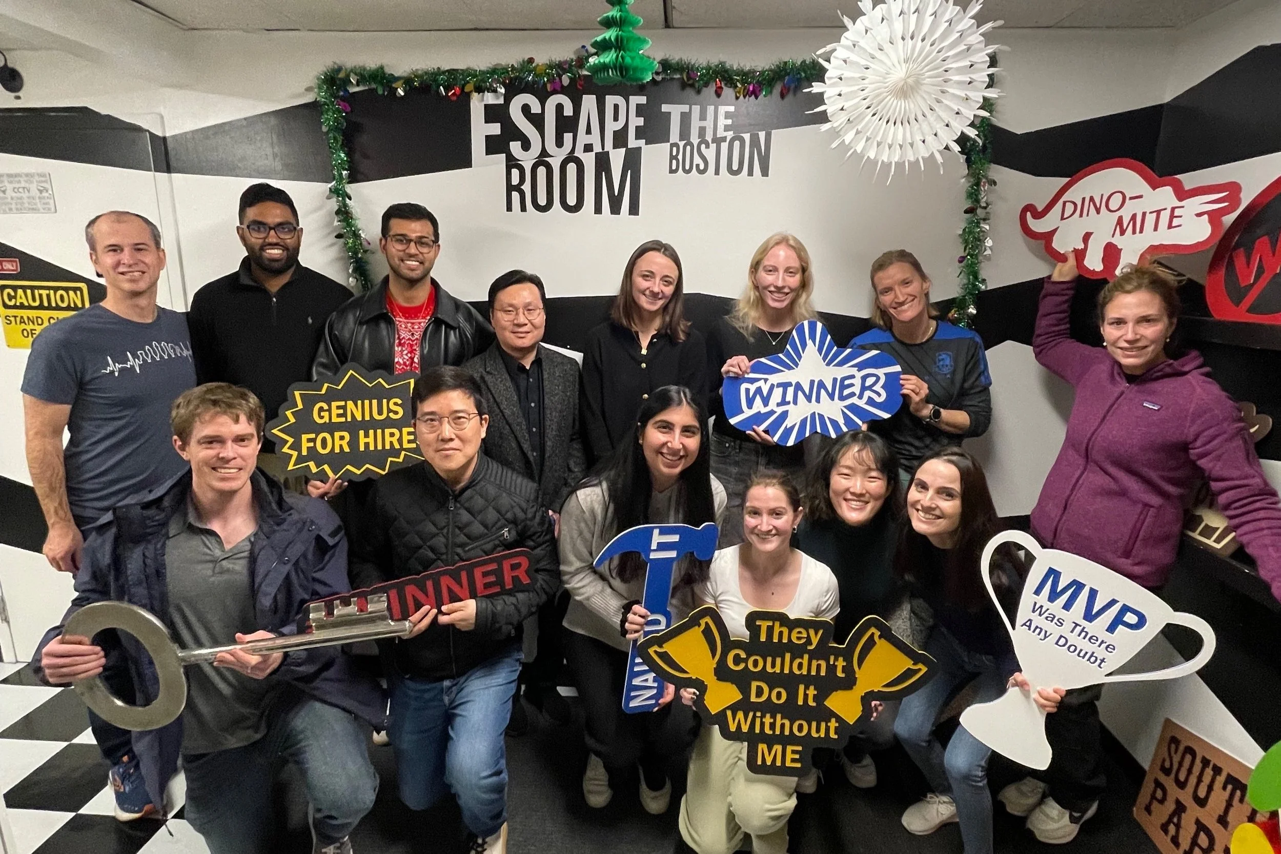  Wainger Lab undefeated at the Escape Room! Happy Holidays 2023! 