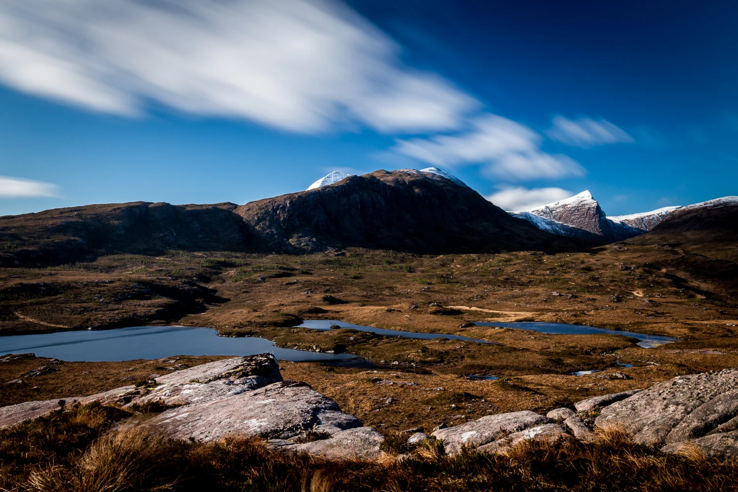 Lochanan Dubh and Sgùrr An Fhidhleir.