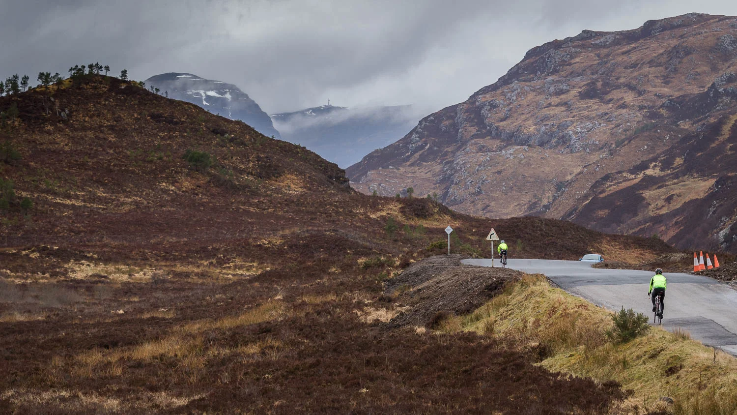 The Bealach glimpsed through the mist.