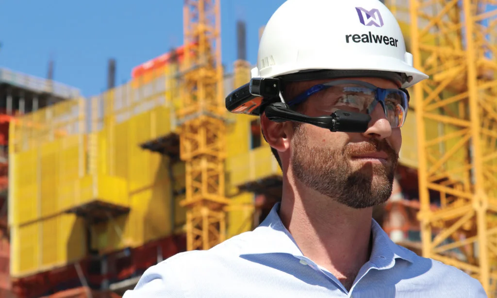 RealWear_worker_1.jpg-1024x614.jpg
