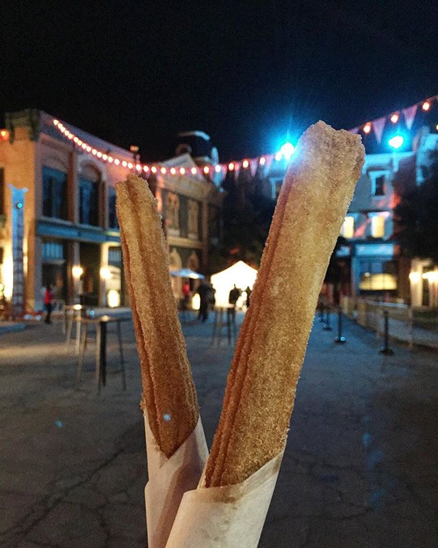 Churros are my all time favorite snacks at events. What do you like to snack on 😏
.
.
.
.
#tryitordiet #foodyfetish #churros #pretzels #tastemade #eventspecialists #frozenlemonade #LA #minutemaid #eventplanning #lovefoodextra #vendor #foodvendor #ca