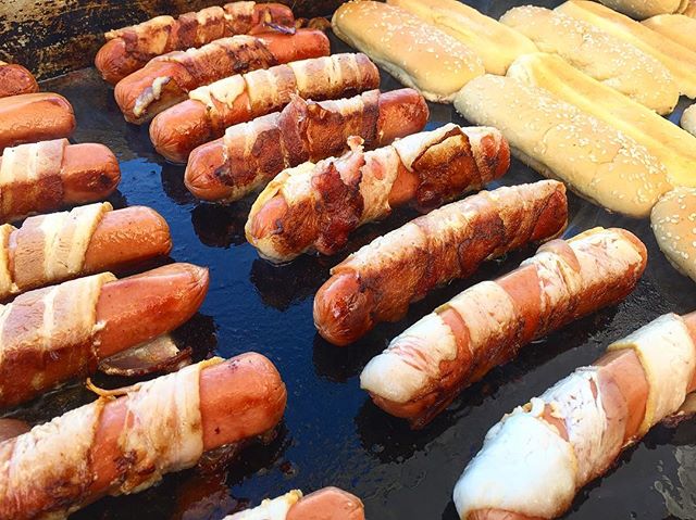 We&rsquo;re cooking up our 💣 Bacon Wrapped Hot Dogs today for a good client of ours 😉
What toppings do you like your your 🌭?
.
.
.
.
#tryitordiet #foodyfetish #churros #pretzels #tastemade #eventspecialists #frozenlemonade #LA #minutemaid #eventpl