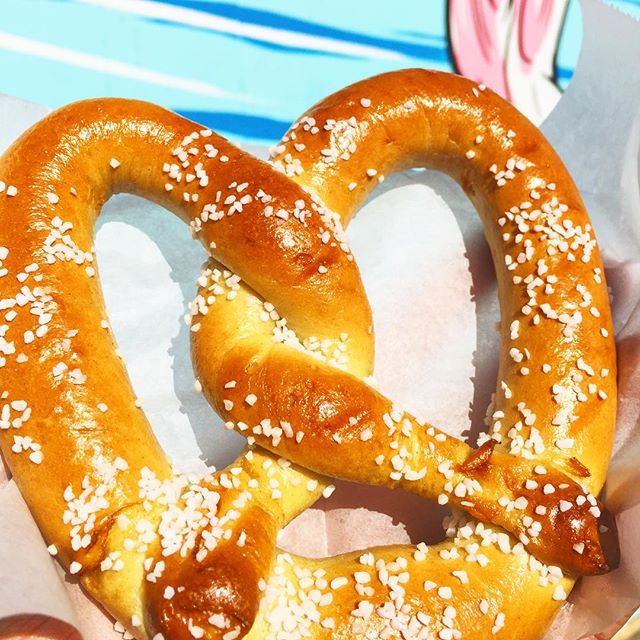 Happy St. Patrick&rsquo;s Day! Pretzels and Beer today 😉
.
.
.
.
#tryitordiet #foodyfetish #churros #pretzels #tastemade #eventspecialists #frozenlemonade #LA #minutemaid #eventplanning #lovefoodextra #vendor #foodvendor #catering #insiderfood #losa