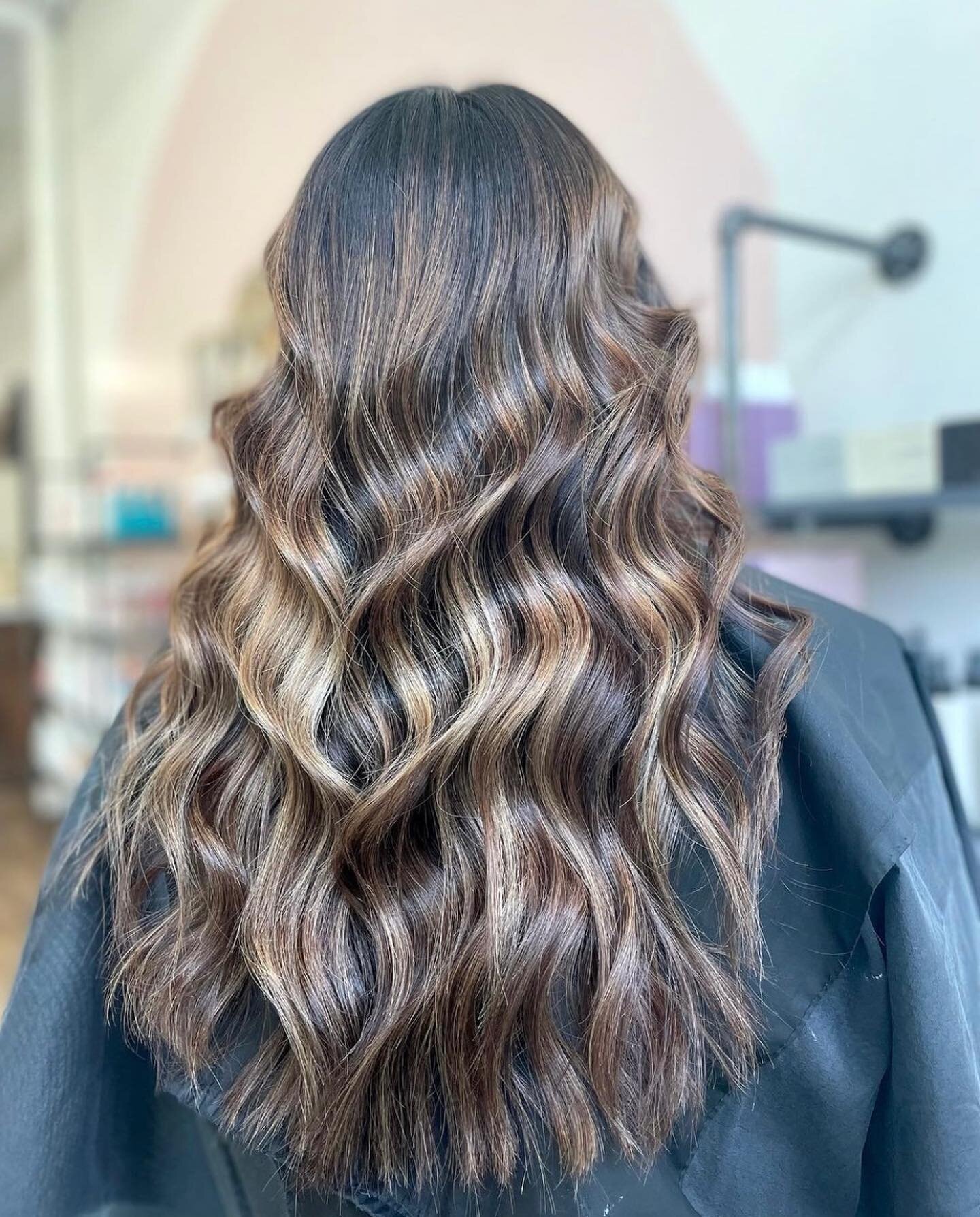 Caramel 😍✨
.
By Larissa
.
.
.
.
.
.
.
 .
.
#ferrisstate #bigrapidsmichigan #bigrapidssalon #bigrapidsstylist #kevinmurphybrunettes