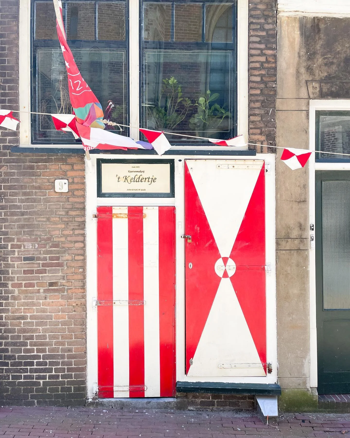 I found my forever door inspo in Gouda. Kyle, Sanne and I have been the the Netherlands for the past few days and will be staying for a handful more. I have a few more photos in my stories of some tile (surprise surprise) and a few other things I stu