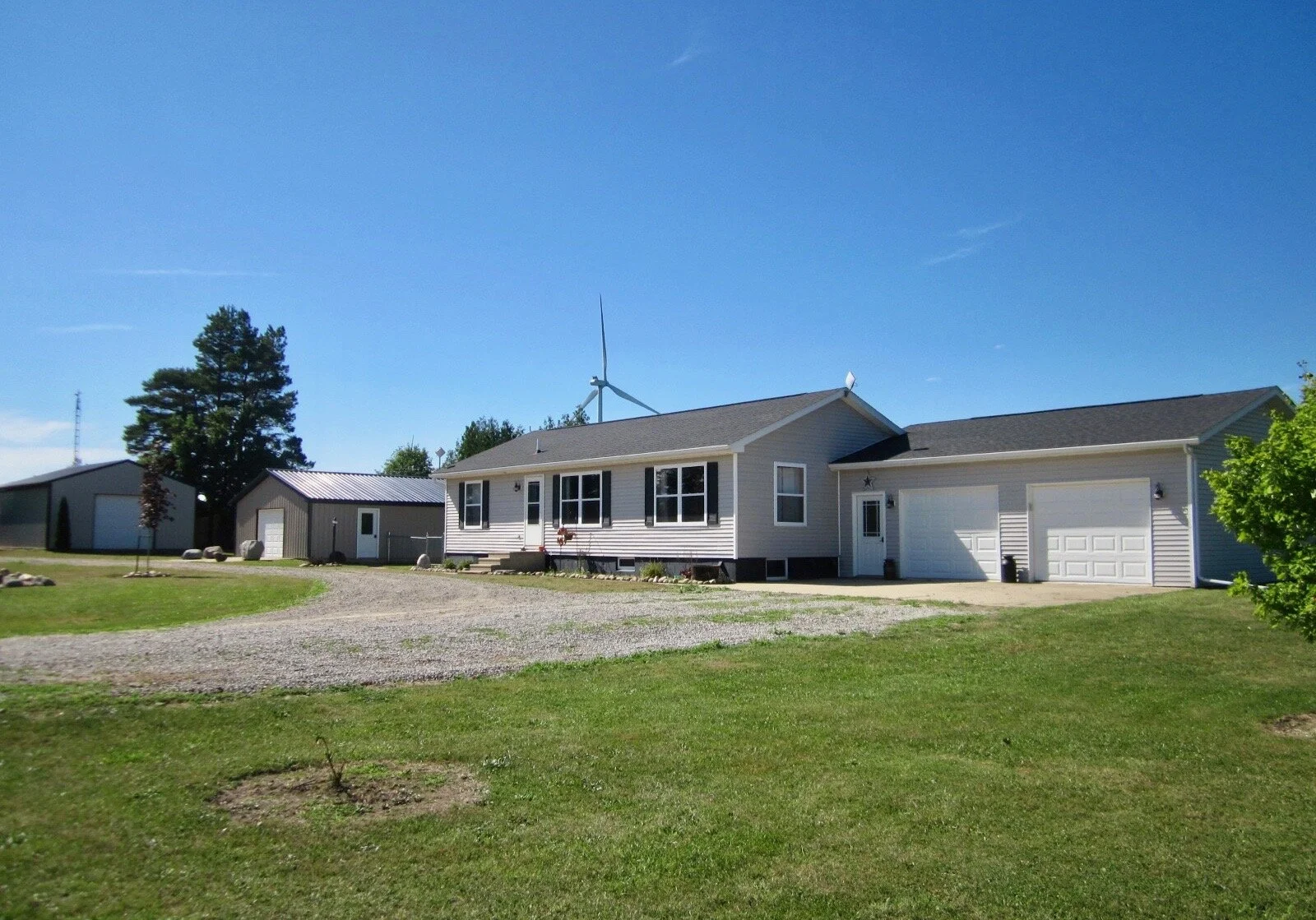 SOLD!!!   Home and outbuilding, located on 1 acre!