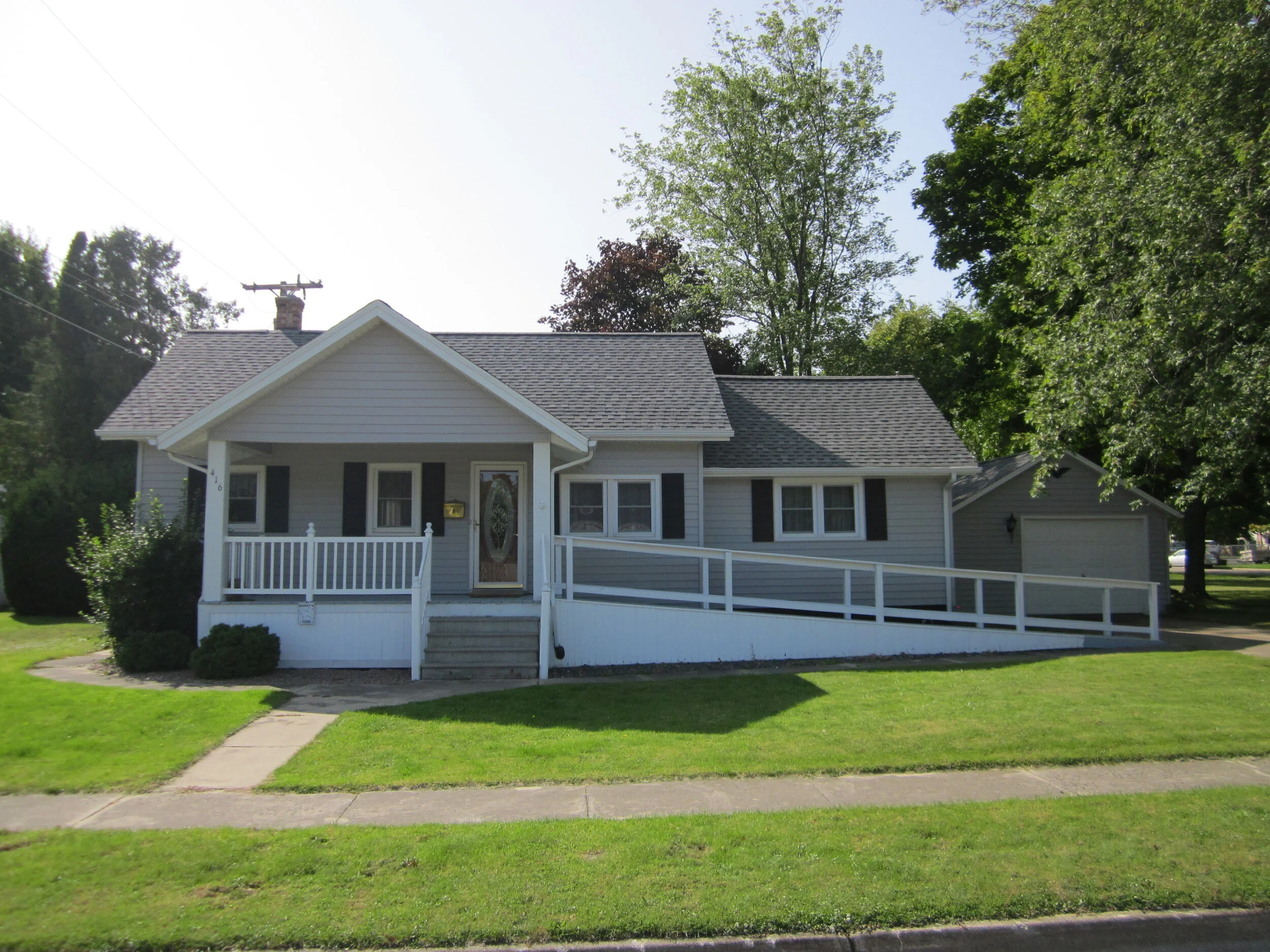 SOLD!!!  Wonderful 2 bedroom, 1 bath...great location!
