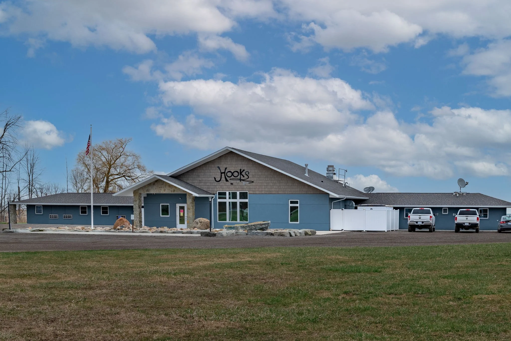 SOLD!!!  HOOKS...Bar, Restaurant and Motel! 