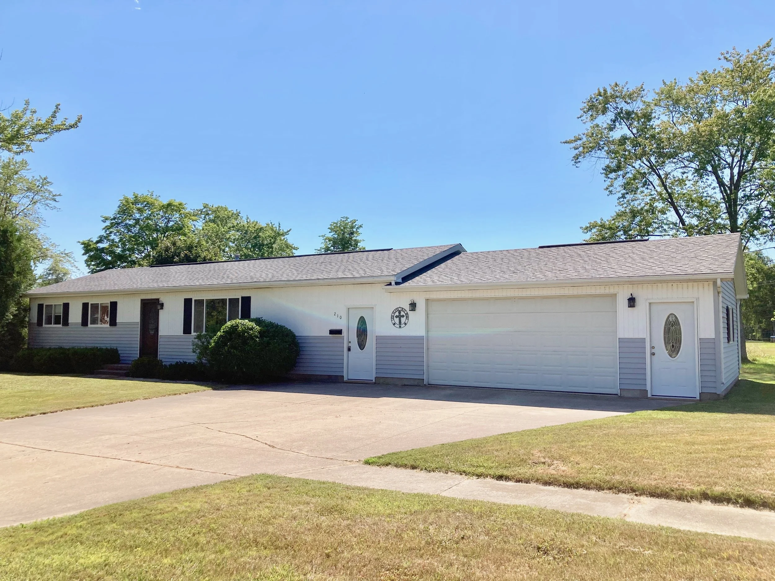 SOLD!!!   Beautiful!  3 bedrooms, 1 bath, corner lot.