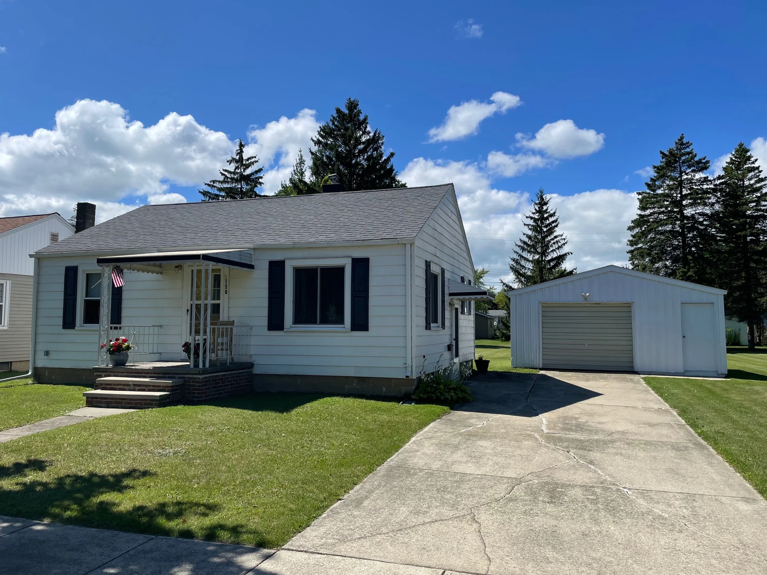 SOLD!!!   2 bedroom, 1 bath, large lot.