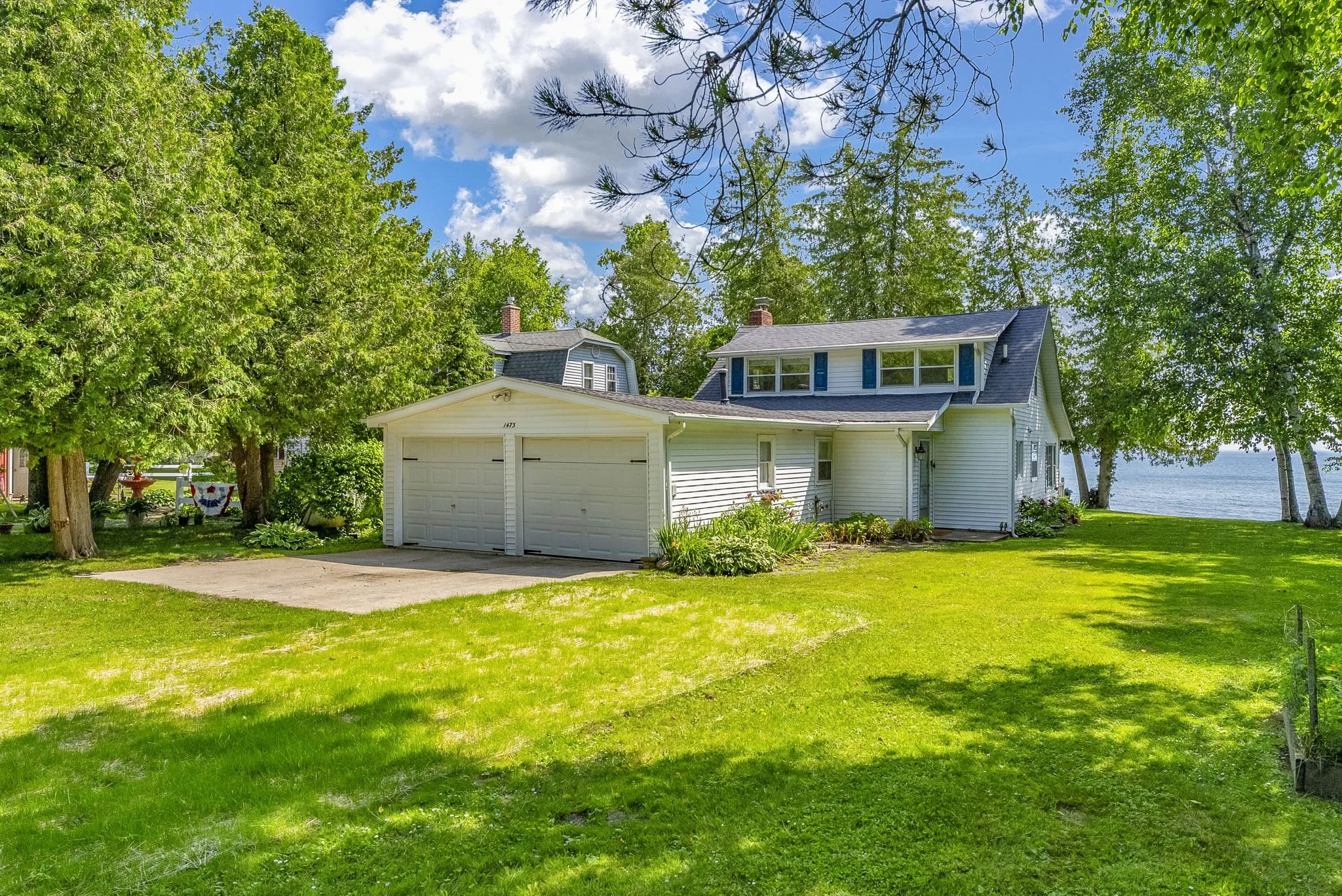 100’ of Lake Huron Frontage!