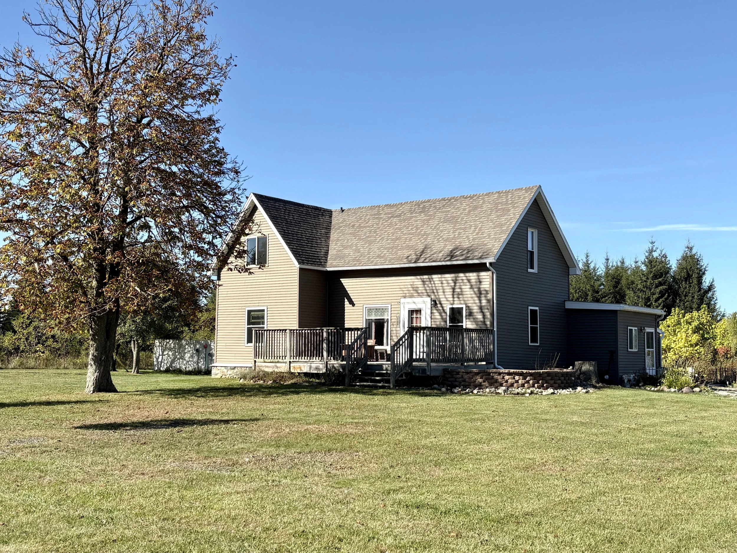 Country Living..located on 1.72 acres