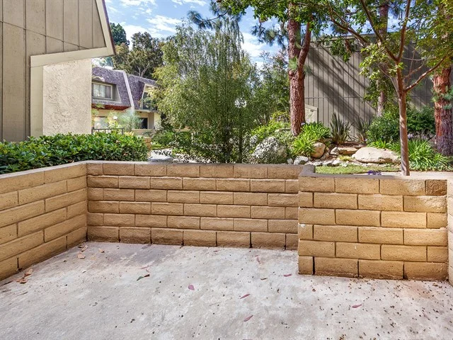 004_Front Patio.jpg